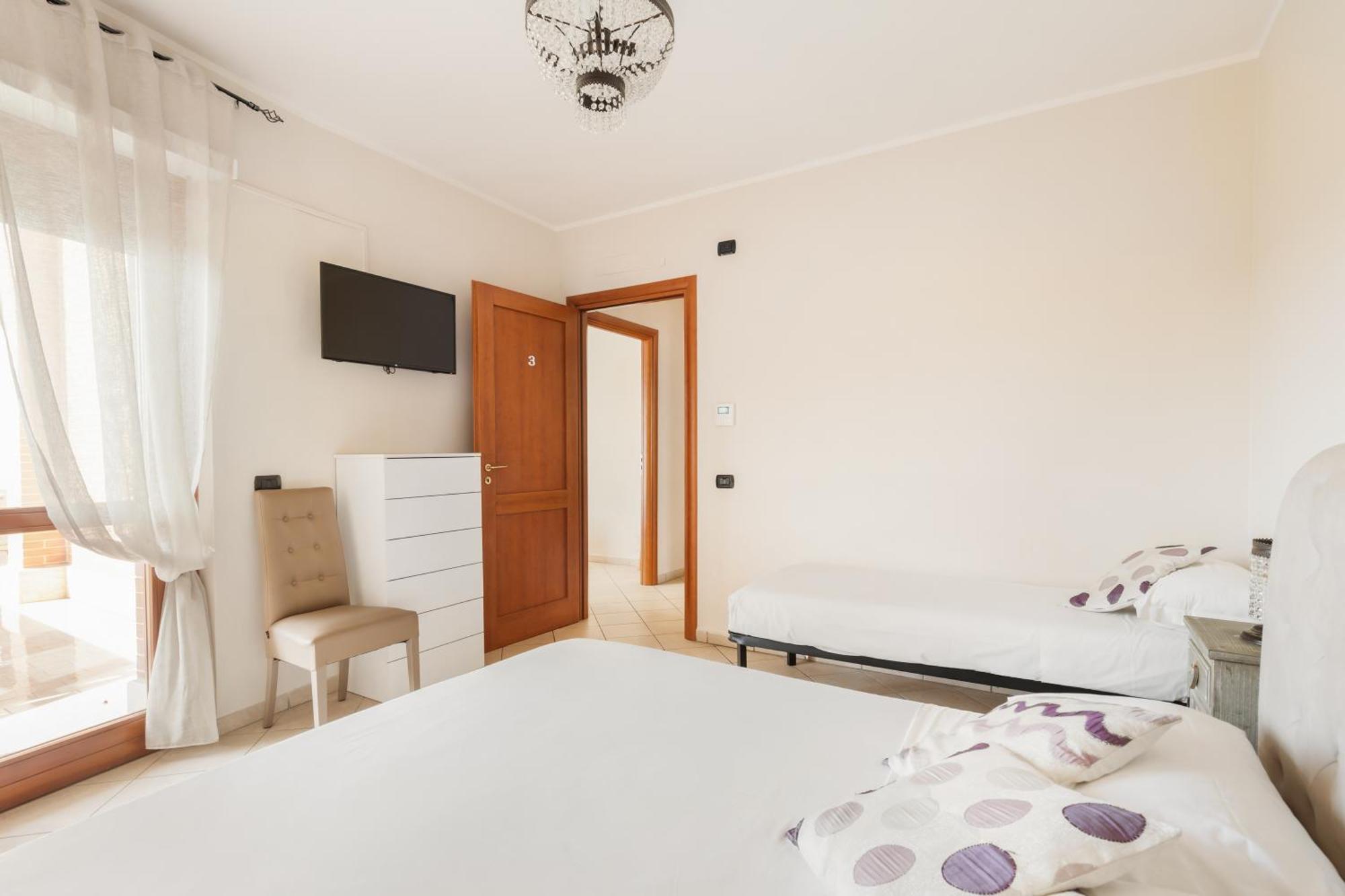 Giramondo Guest House Фьюмичино Экстерьер фото